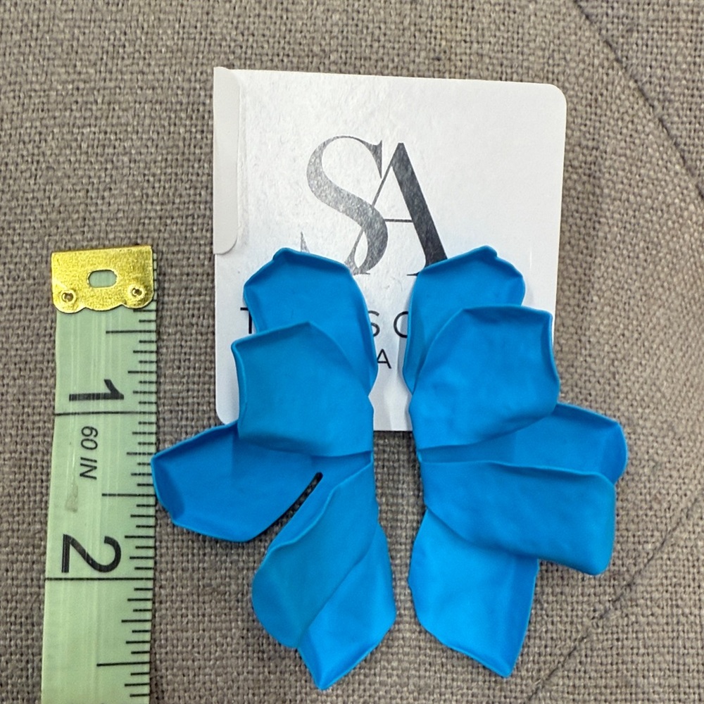 Trendy Boutique Blue Earrings